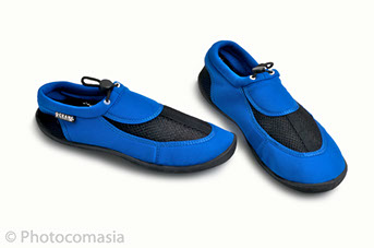 Gold ring with diamonds On the white background