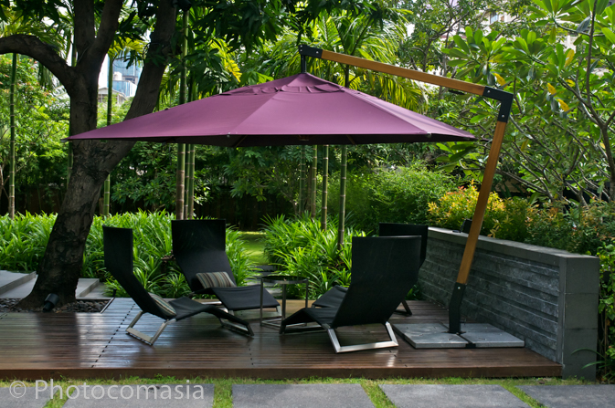 Gold ring with diamonds On the white background